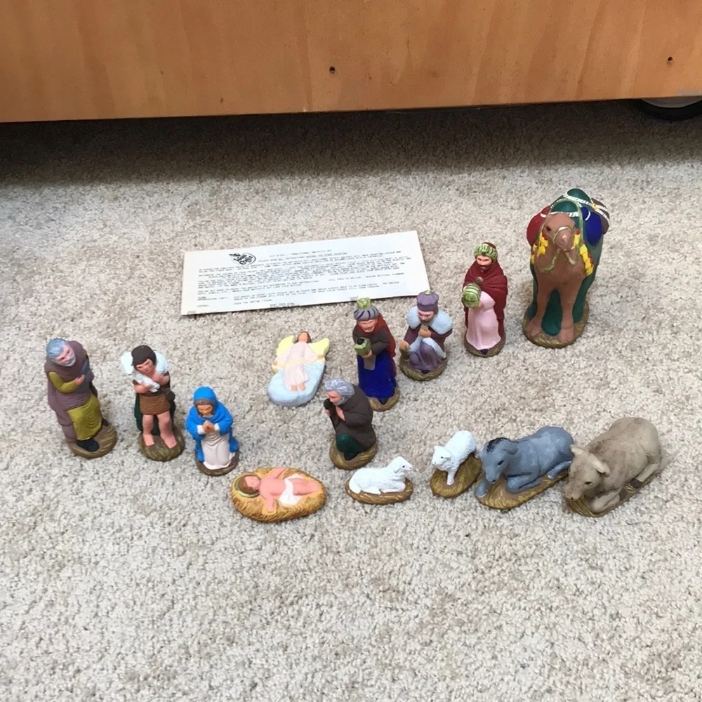 WEE crafts traditional 13 piece christmas nativity set